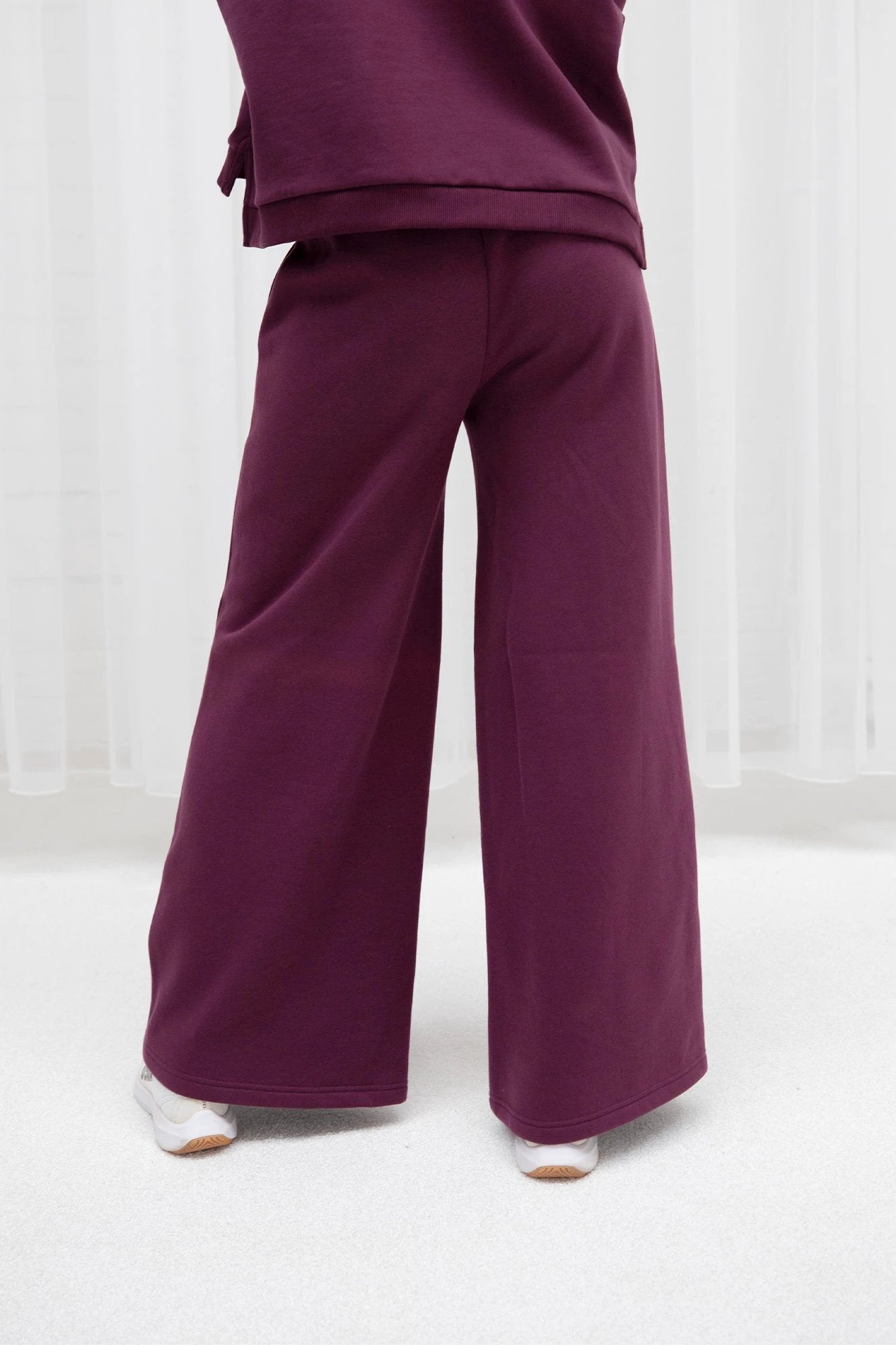 osaka-women-sweatpants-wide-leg-pantaloni-cherry-lacquer image 4