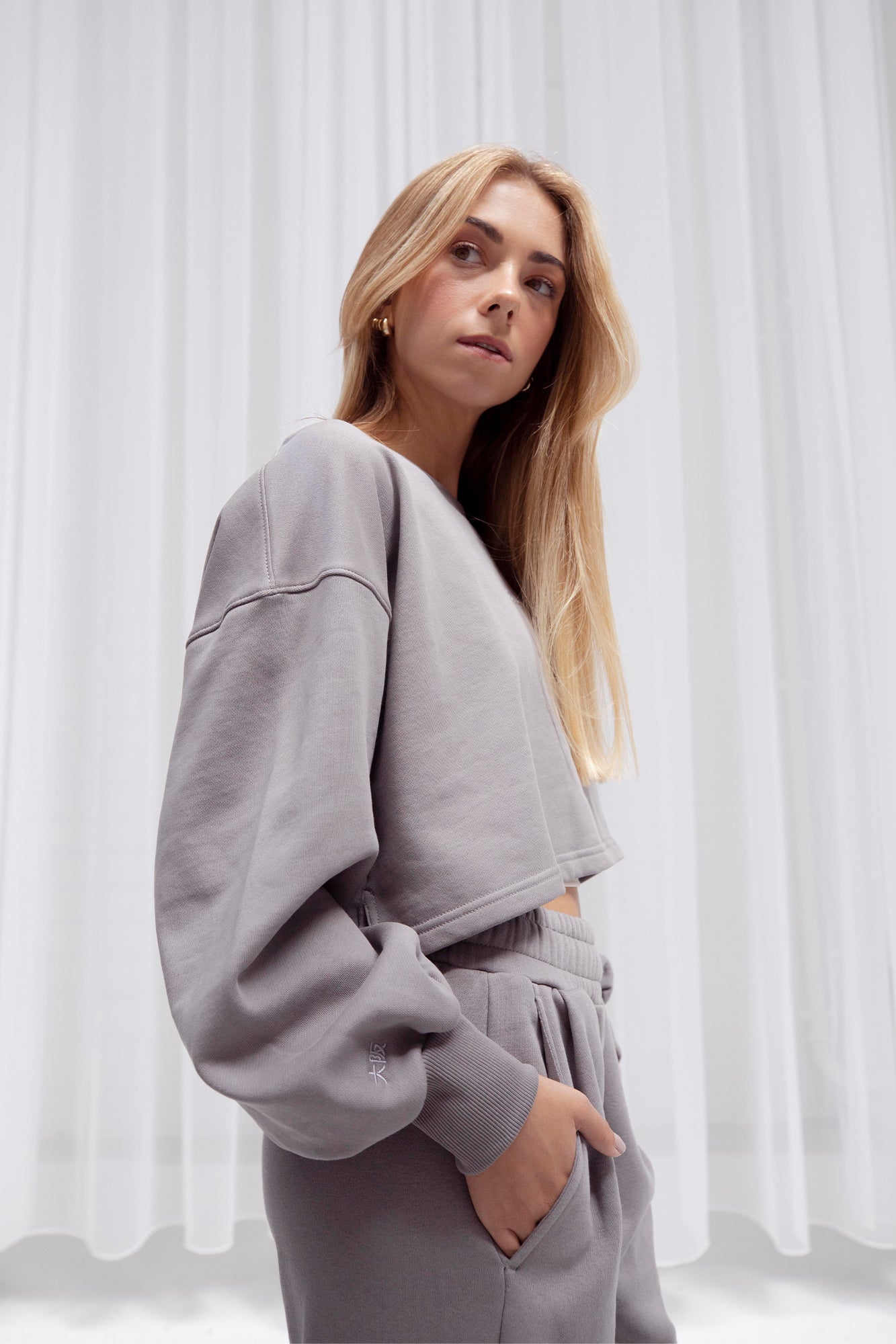 osaka-women-crossed-back-sweater-felpa-crop-schiena-incrociata-cloudburst image 7