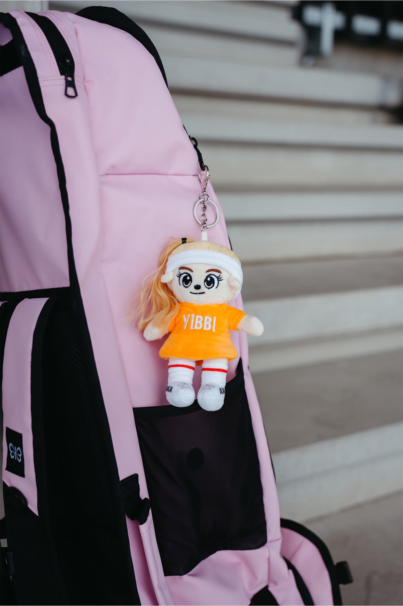 osaka-yibbi-doll-keychain-multicolor-15-cm-portachiavi-peluche-hockey image 2