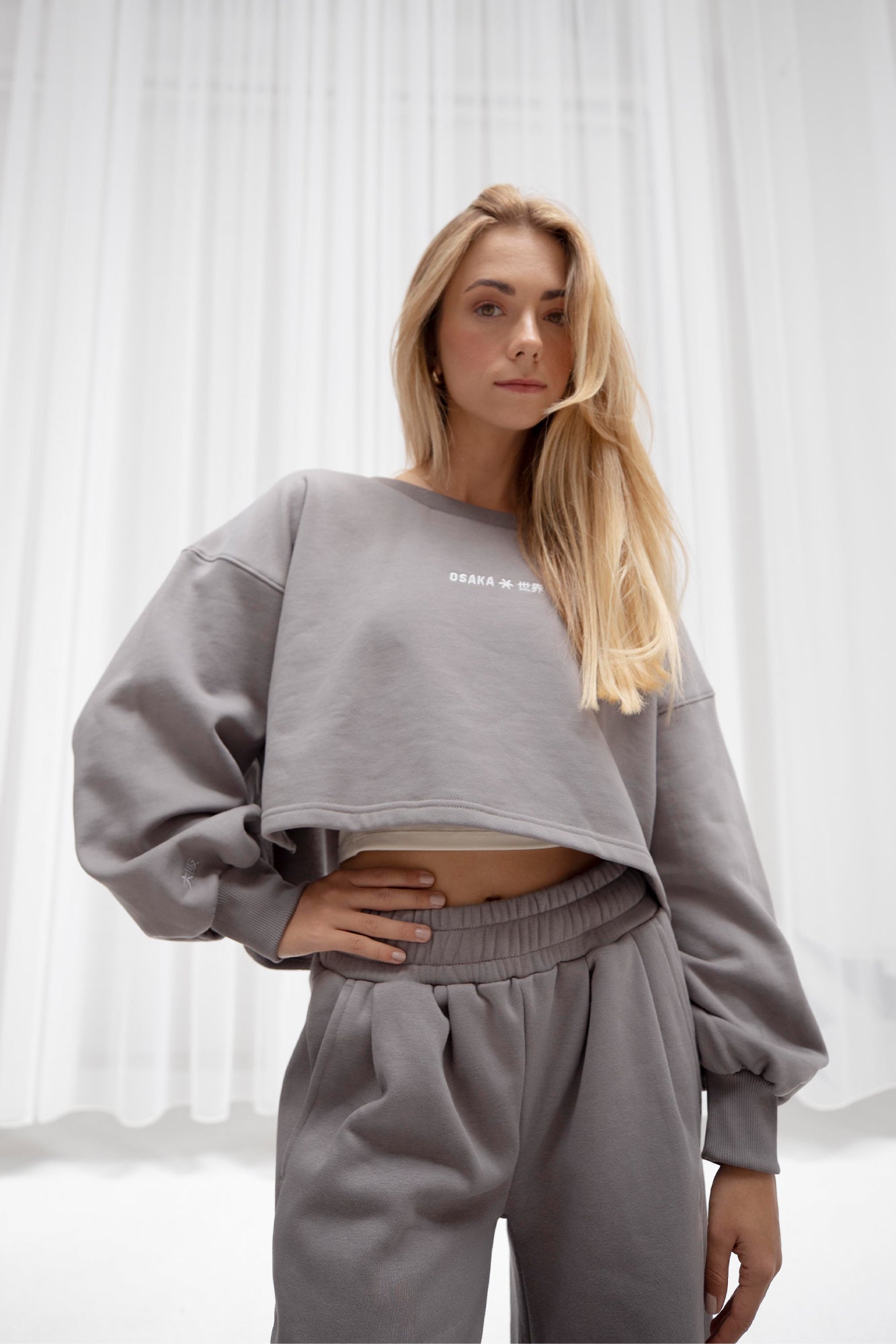 osaka-women-crossed-back-sweater-felpa-crop-schiena-incrociata-cloudburst image 2