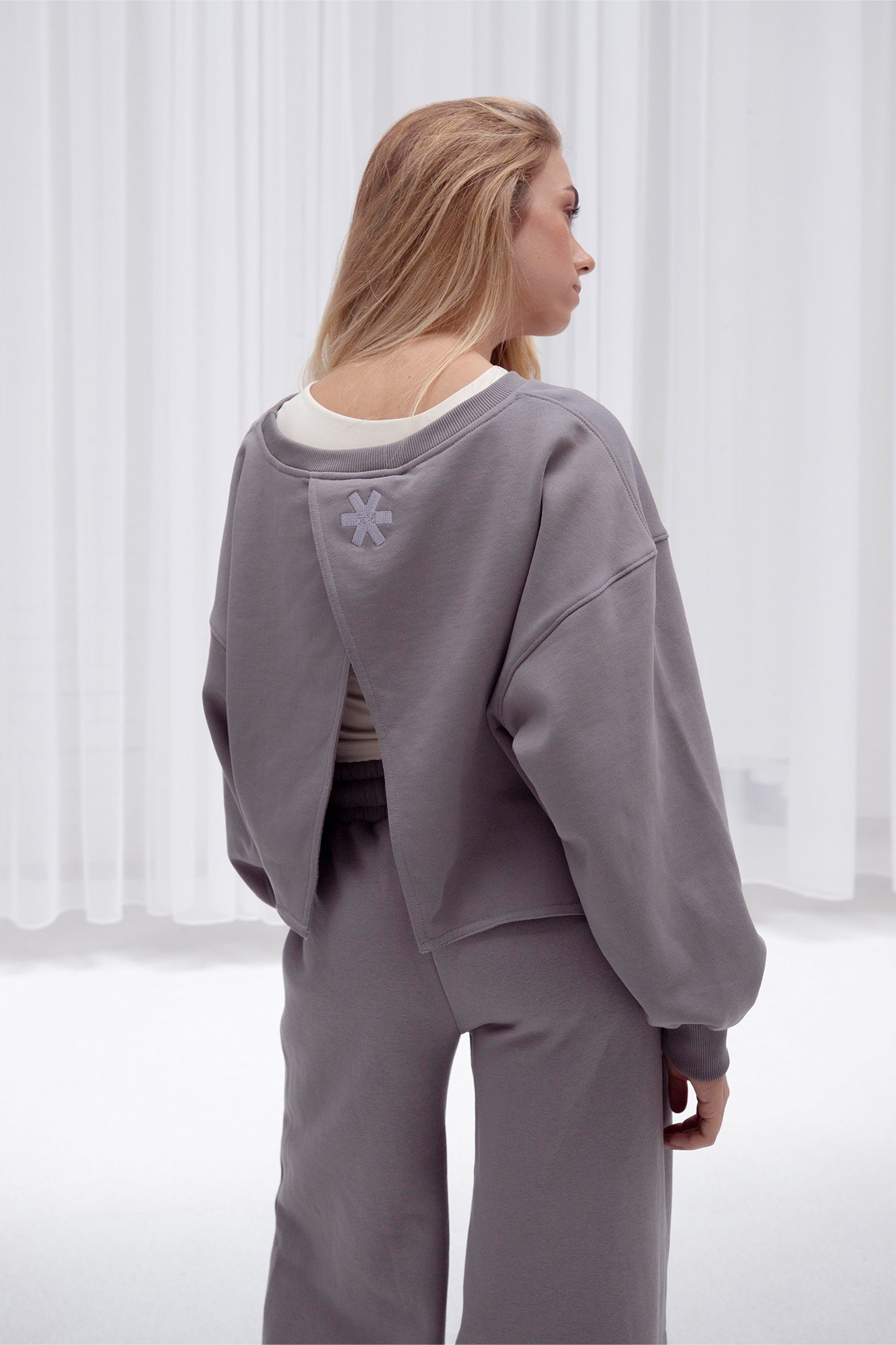 osaka-women-crossed-back-sweater-felpa-crop-schiena-incrociata-cloudburst image 5